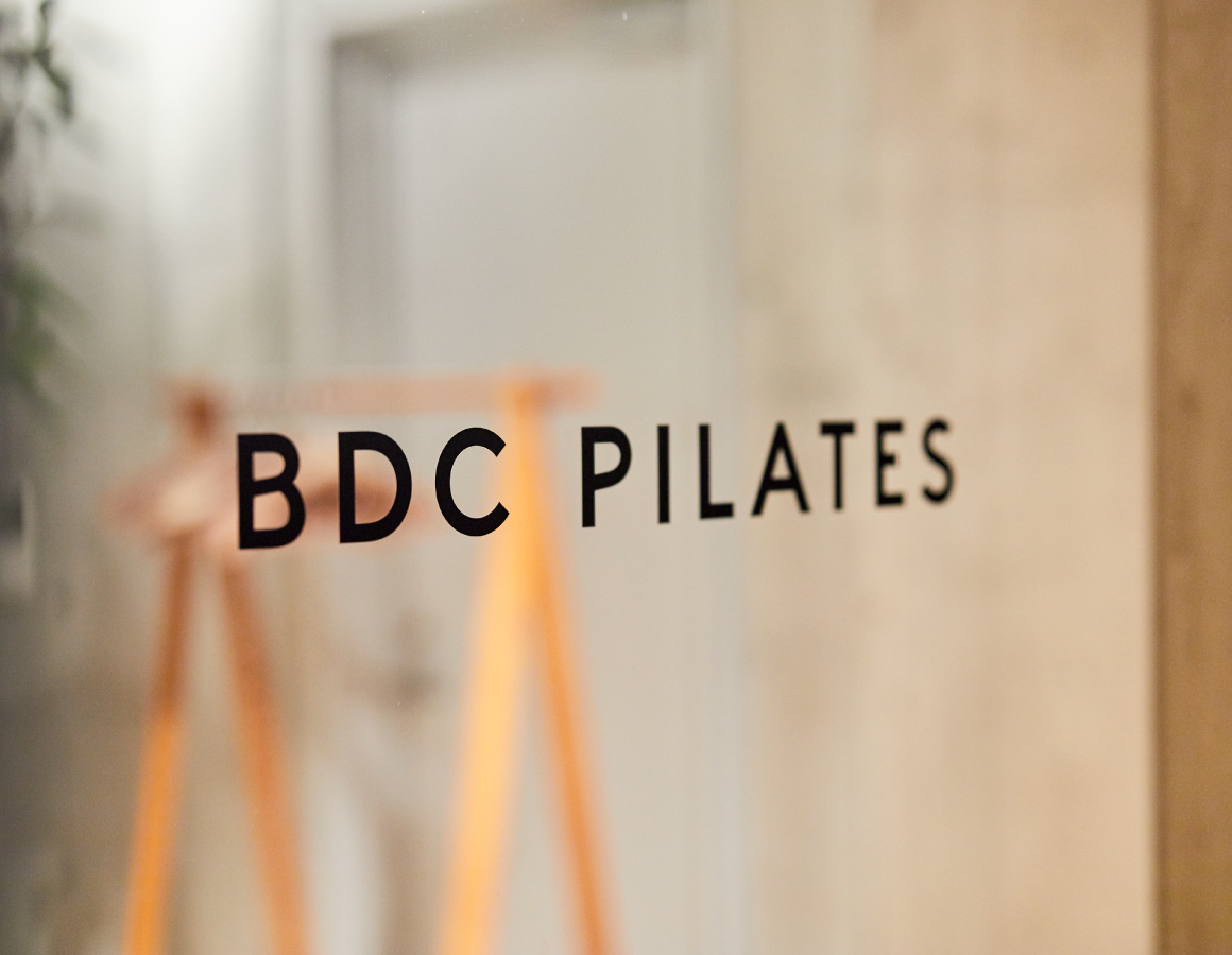 BDC PILATESの外から見た店内